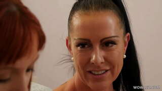 Olgun Lezbiyen Arkadaşlar İlk Kez Seks Yapıyor