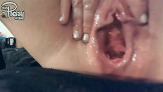 ���ൈഡ് amateur pussy takes a big dildo