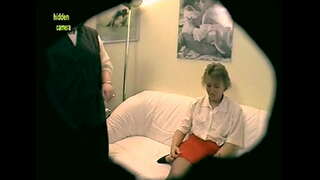 2 లెస్బియన్ Milfs ప్లే ఒక సెక్స్ బొమ్మ! Amateurcommunity.xxx