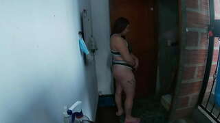 Vi invito ad entrare in casa per una casa di carne e lui mi scopa come una cagna guardare fino alla fine