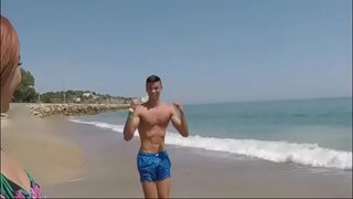 Genç Kitty Love, ülkenin ortasında erkeklerle yatmayı sever!